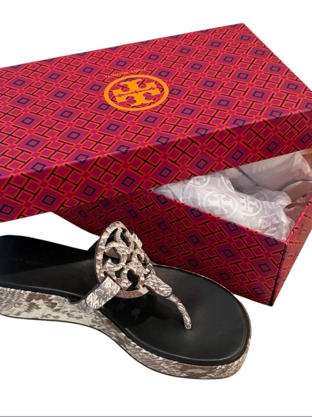 NIB Tory Burch Miller Snake-Embossed Wedge Thong color Granite Roccia 8.5/38.5